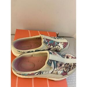 Easy Spirit size 7m travel time 293 mules cream flowers